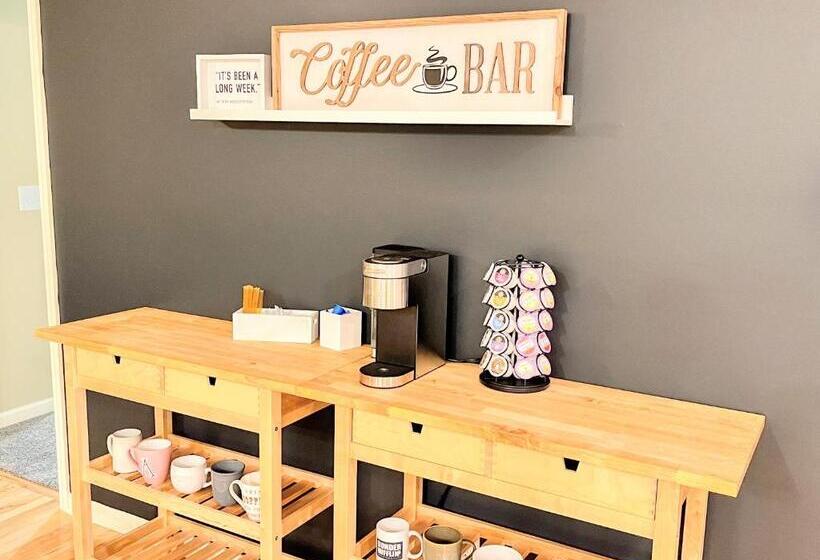 Large 5 Bed Lake Geneva Home 4 Blocks From Lake!