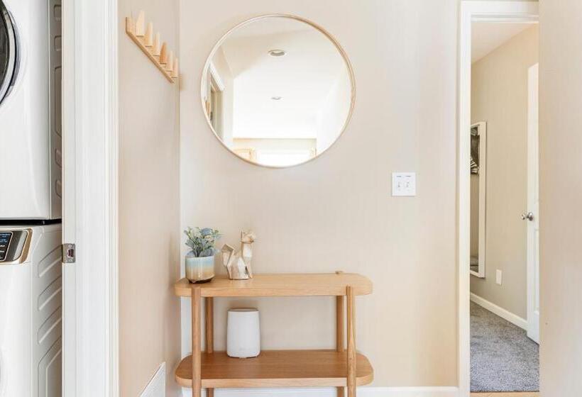 Large 5 Bed Lake Geneva Home 4 Blocks From Lake!