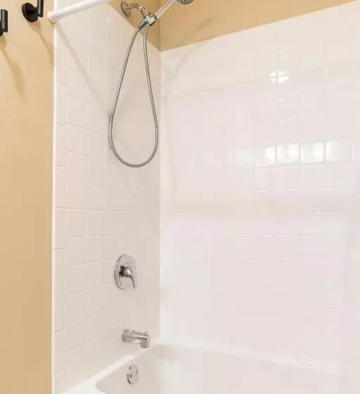 Large 5 Bed Lake Geneva Home 4 Blocks From Lake!