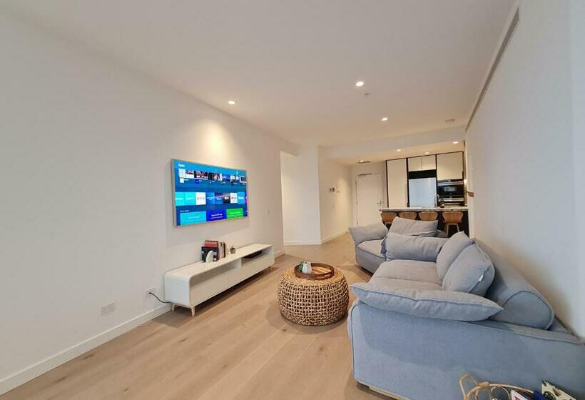 Irresistible 3br2ba Apt West Side Place