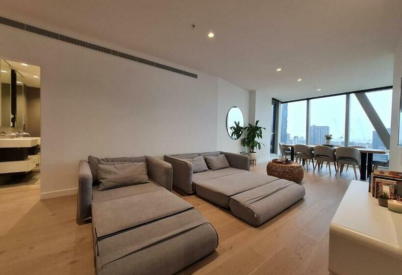 Irresistible 3br2ba Apt West Side Place