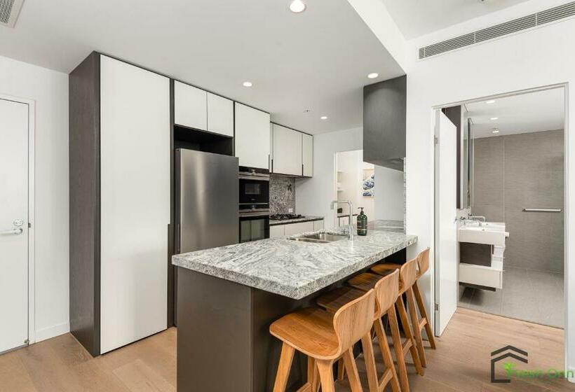 Irresistible 3br2ba Apt West Side Place