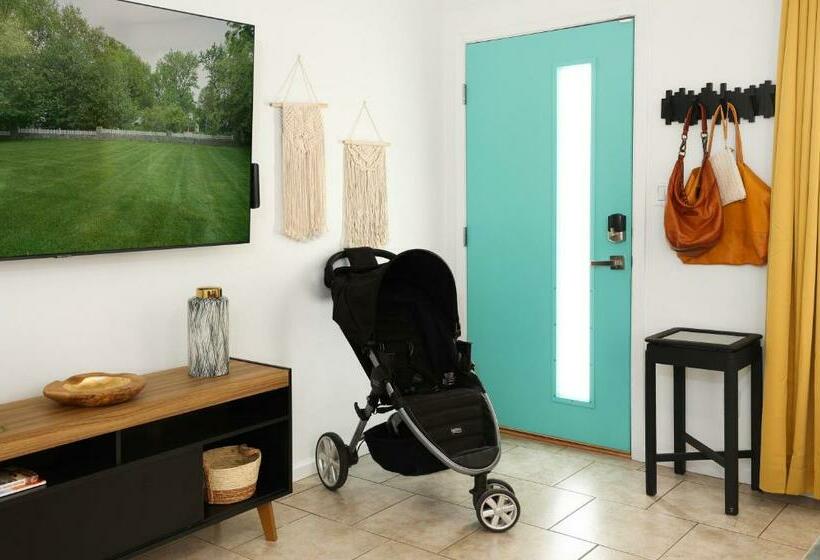 House Of Murals With Heated Pool & Huge Game Room