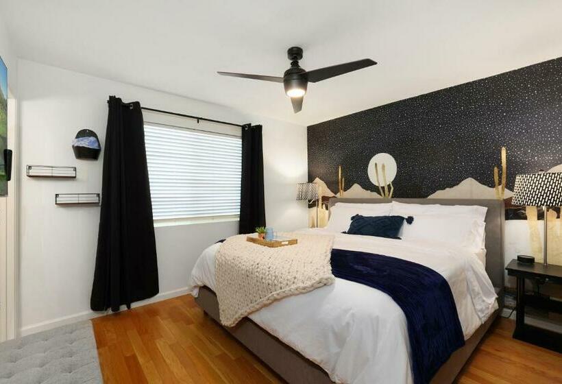 House Of Murals With Heated Pool & Huge Game Room