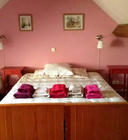 Les Pins   Maison Avec Parking Ferme Et Jardin Commun Au Calme