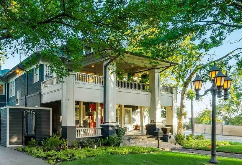 Quiet, Luxury Home Near Downtown