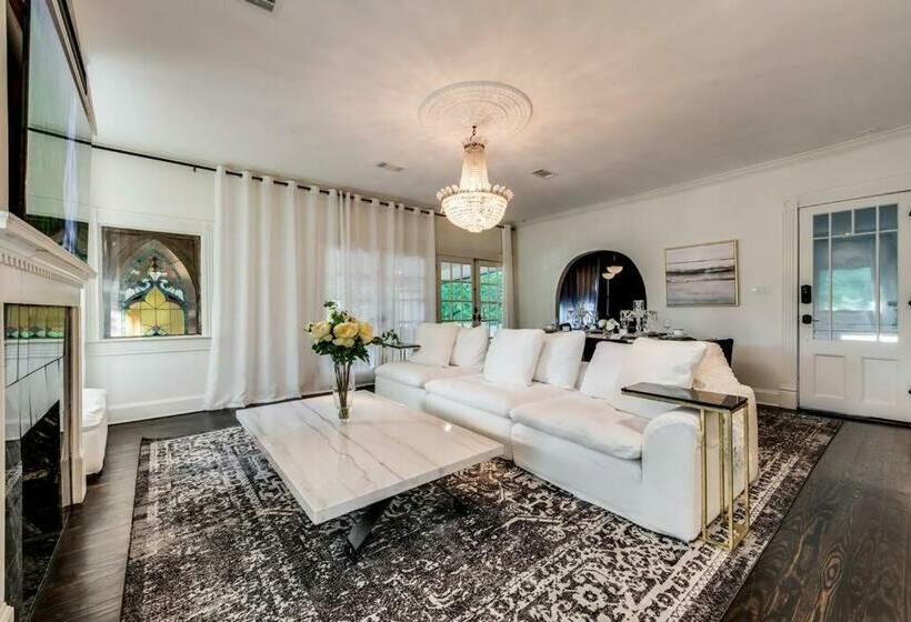 Quiet, Luxury Home Near Downtown