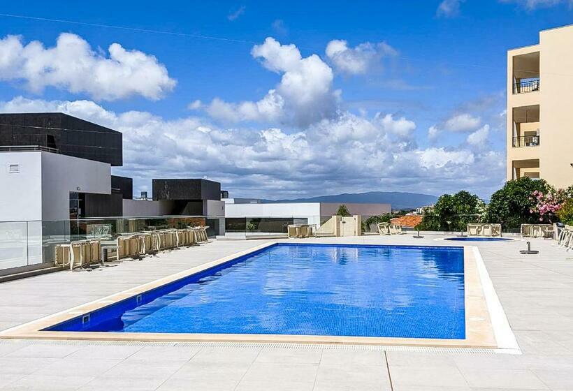 Flh Lagos Central Flat With Terrace