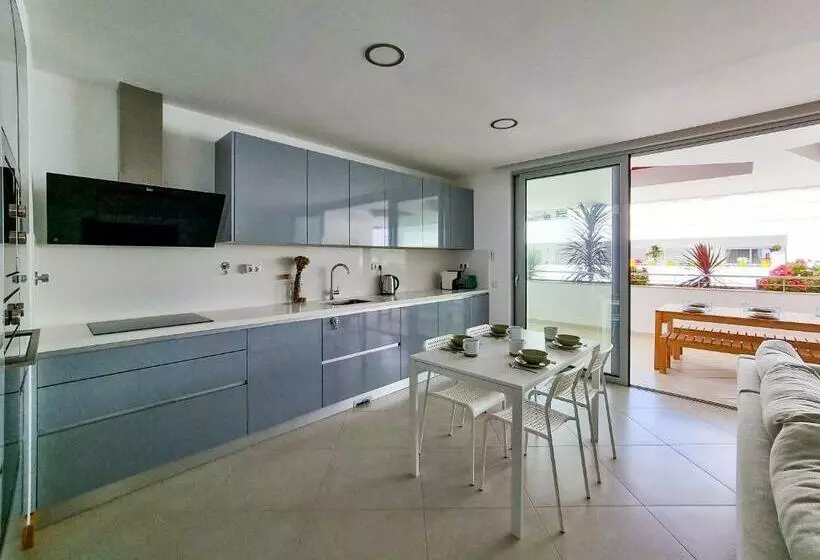 Flh Lagos Central Flat With Terrace