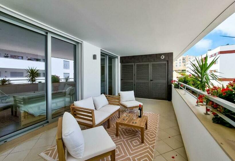 Flh Lagos Central Flat With Terrace