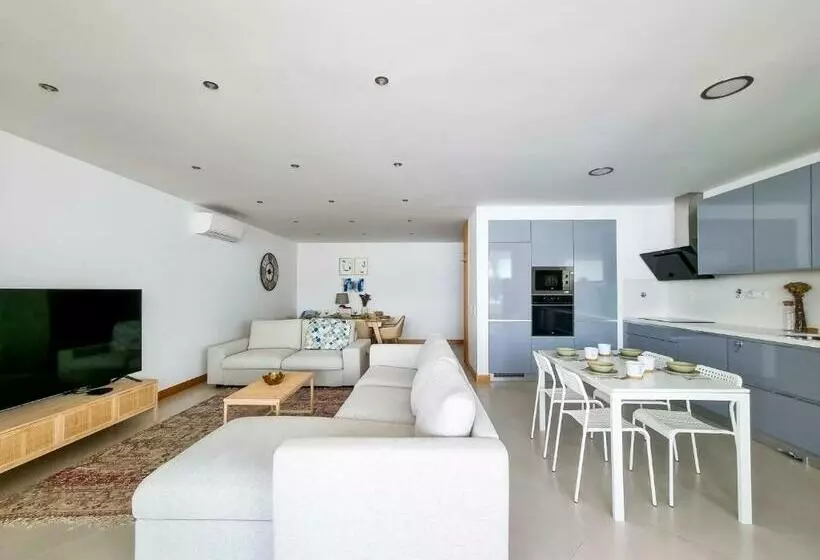 Flh Lagos Central Flat With Terrace