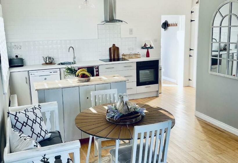 Wavecrest Holiday Cottage