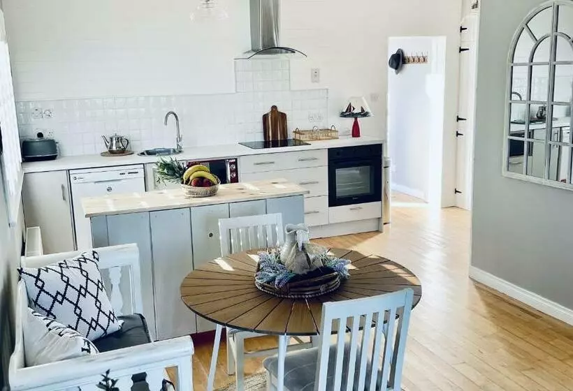 Wavecrest Holiday Cottage