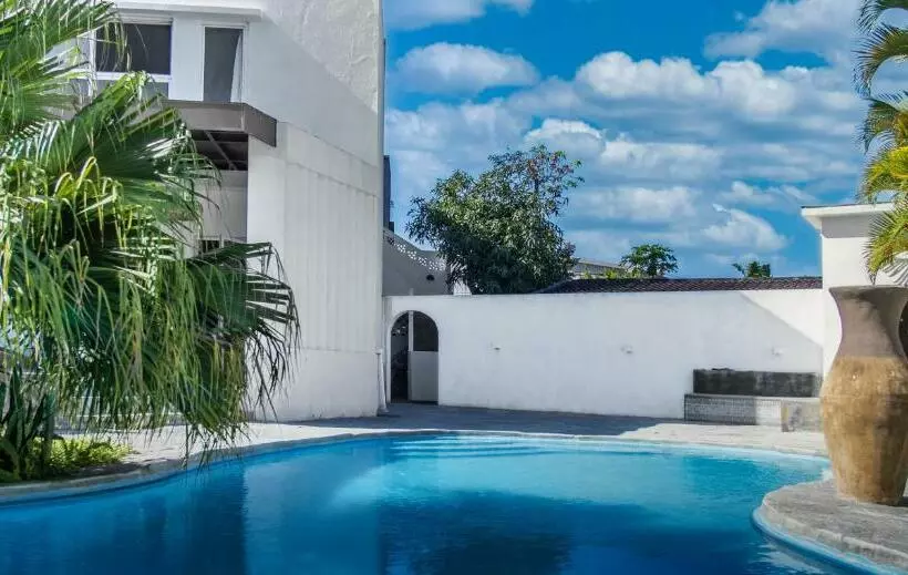 Contemporary Private Studio With Pool And Kitchen