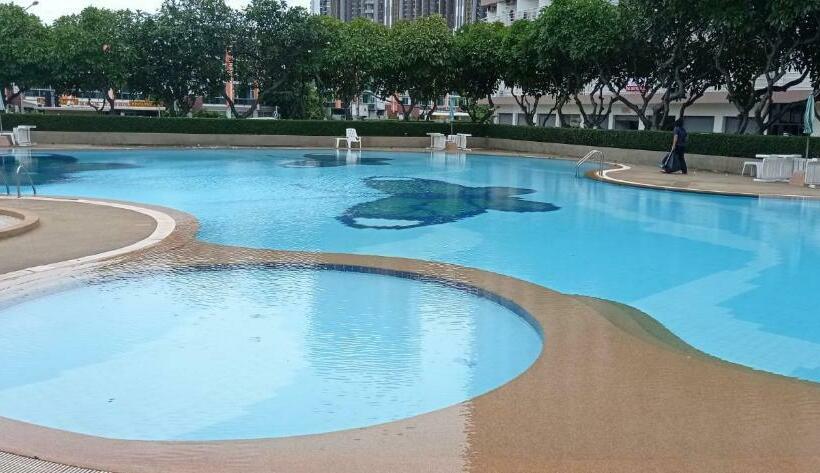 Live The Beachlife In Jomtien Beach Condo, Pattaya