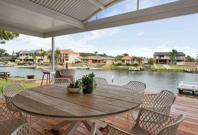 Pelican Waters