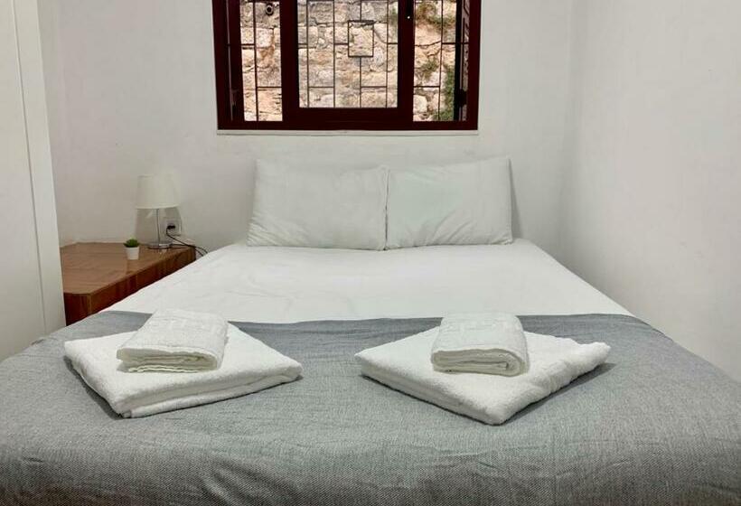 Pink House   Ponte De D. Luís