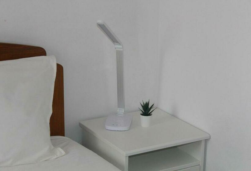 Pink House   Ponte De D. Luís