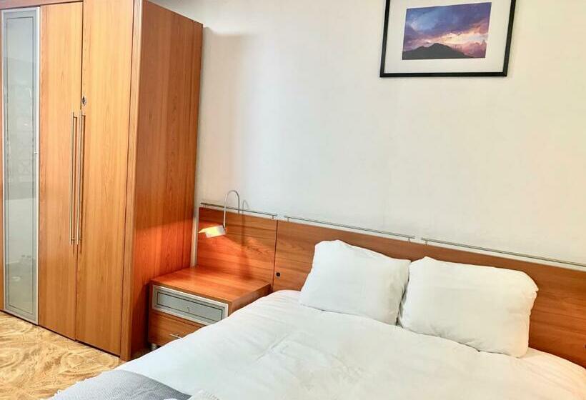 Pink House   Ponte De D. Luís