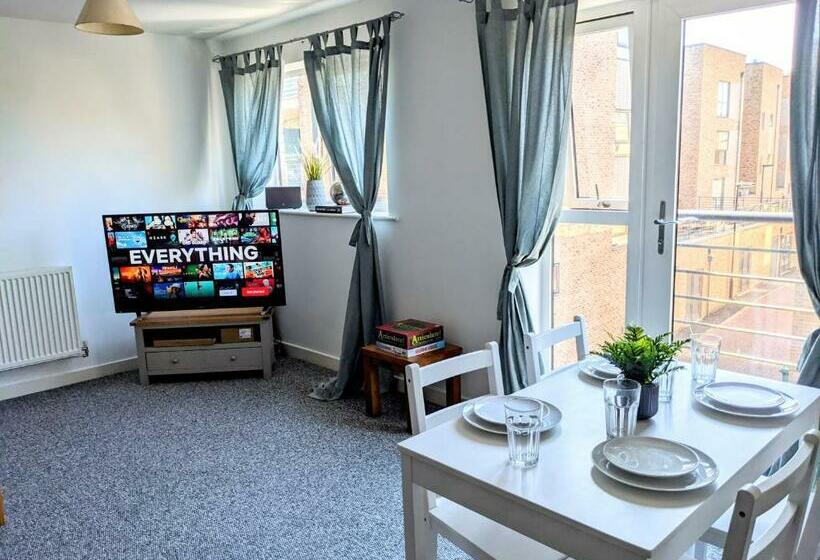 Simple 2 Bedroom 1.5 Bath Apartment In Thornhill