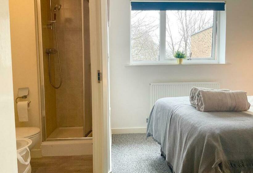 Simple 2 Bedroom 1.5 Bath Apartment In Thornhill