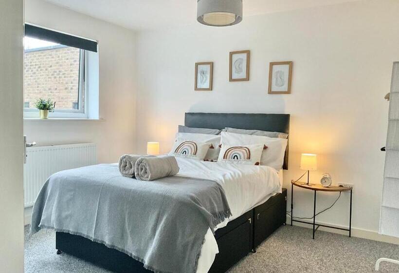 Simple 2 Bedroom 1.5 Bath Apartment In Thornhill