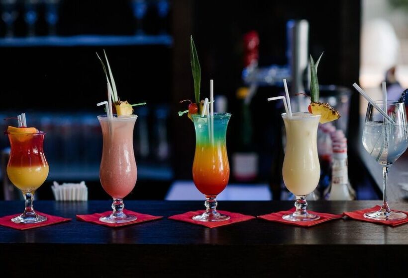 Отель All In Red Thermen