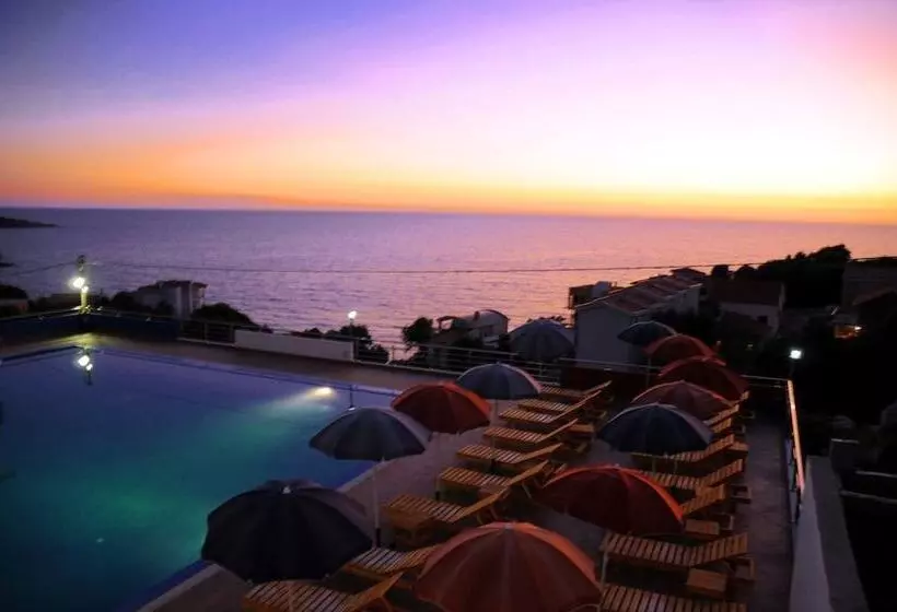 هتل Apartments De Lara