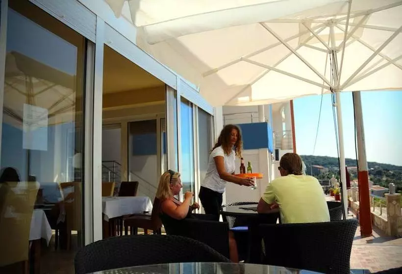 هتل Apartments De Lara