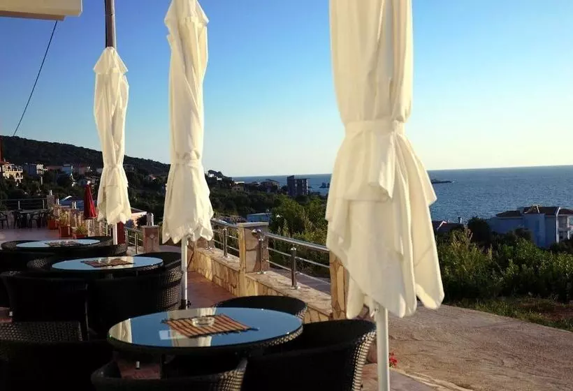 هتل Apartments De Lara