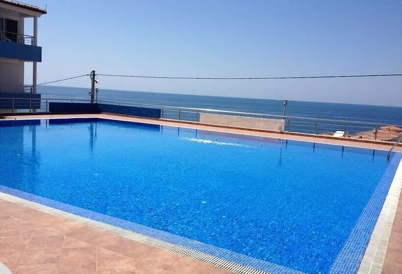 هتل Apartments De Lara