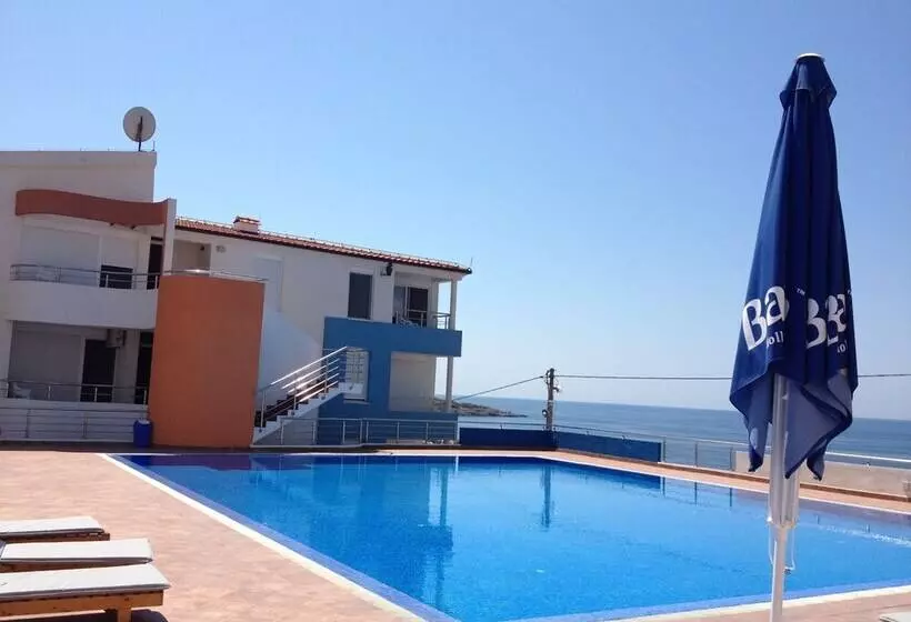 هتل Apartments De Lara