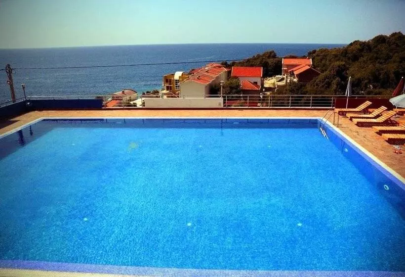 هتل Apartments De Lara