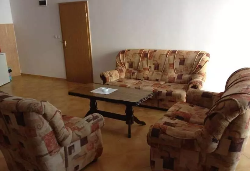 هتل Apartments De Lara