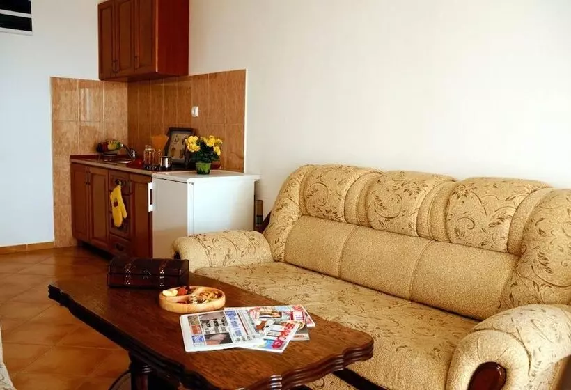 هتل Apartments De Lara