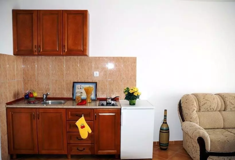 هتل Apartments De Lara