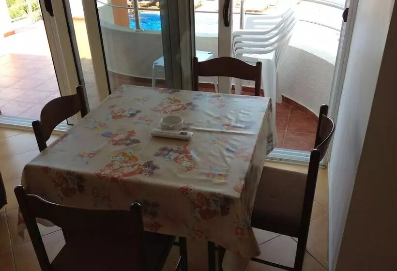 هتل Apartments De Lara