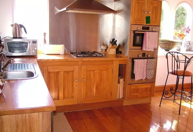 Отель Fellworth House For Solo Travellers