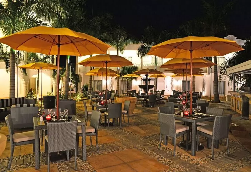 هتل NH Haiti El Rancho