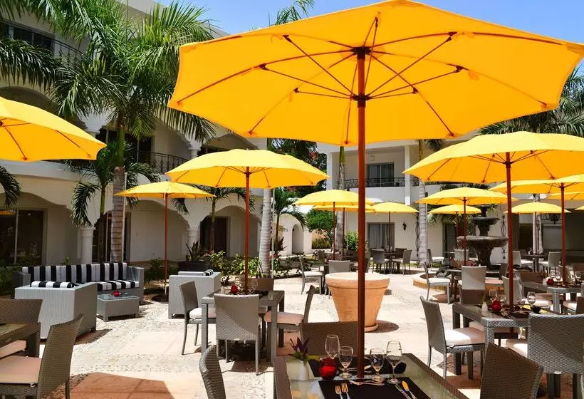 هتل NH Haiti El Rancho