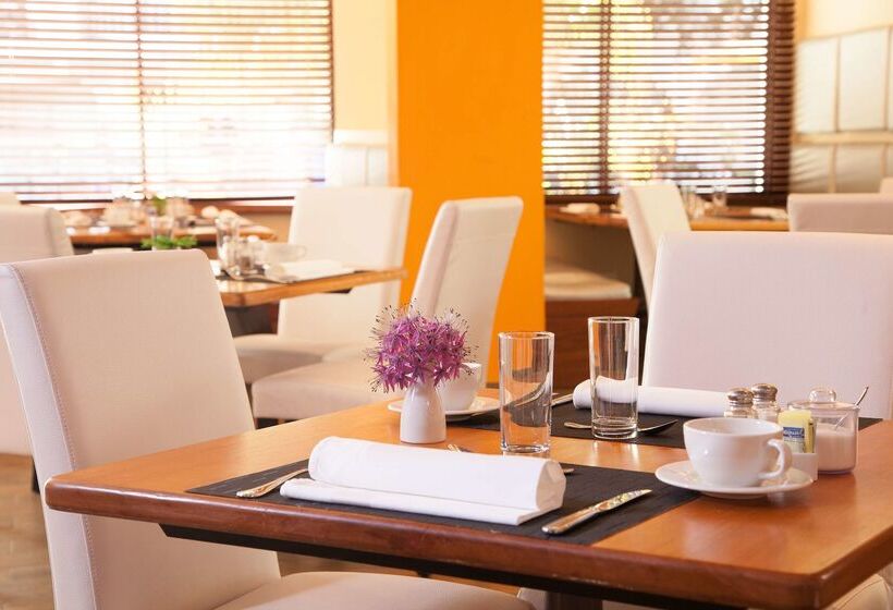 هتل NH Haiti El Rancho