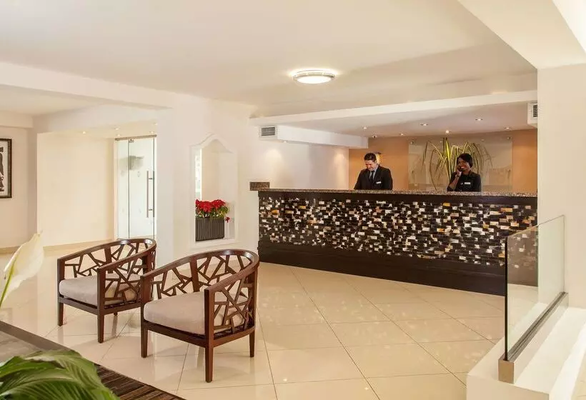 هتل NH Haiti El Rancho