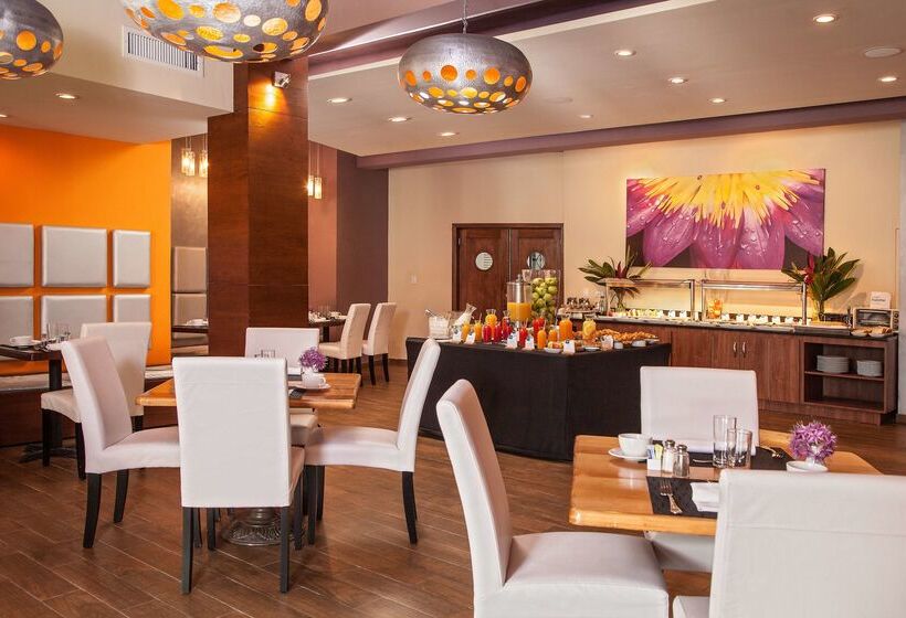 هتل NH Haiti El Rancho