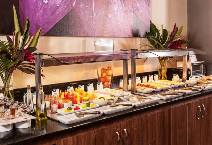 هتل NH Haiti El Rancho