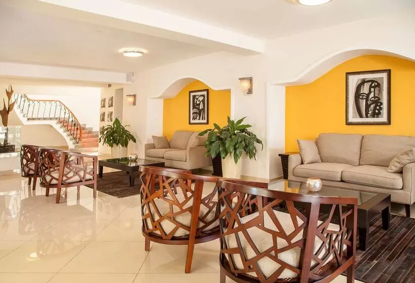 هتل NH Haiti El Rancho