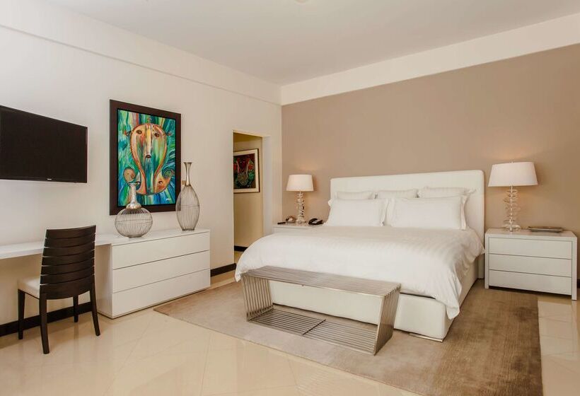 هتل NH Haiti El Rancho