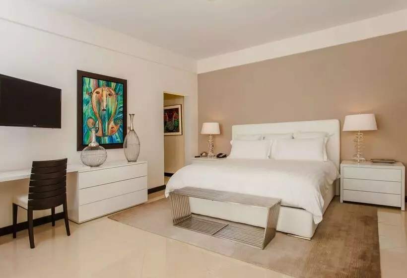 هتل NH Haiti El Rancho