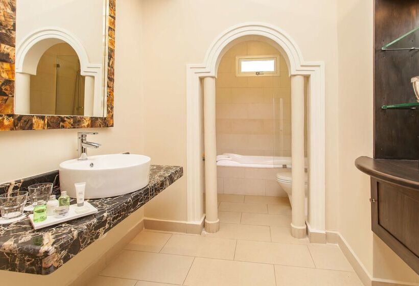 هتل NH Haiti El Rancho