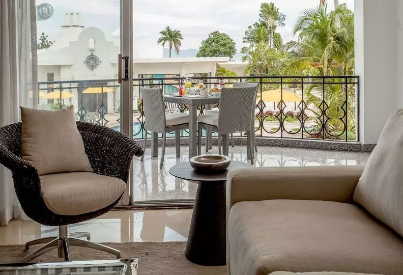 هتل NH Haiti El Rancho