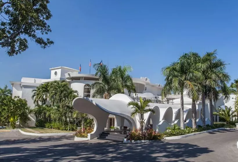 هتل NH Haiti El Rancho